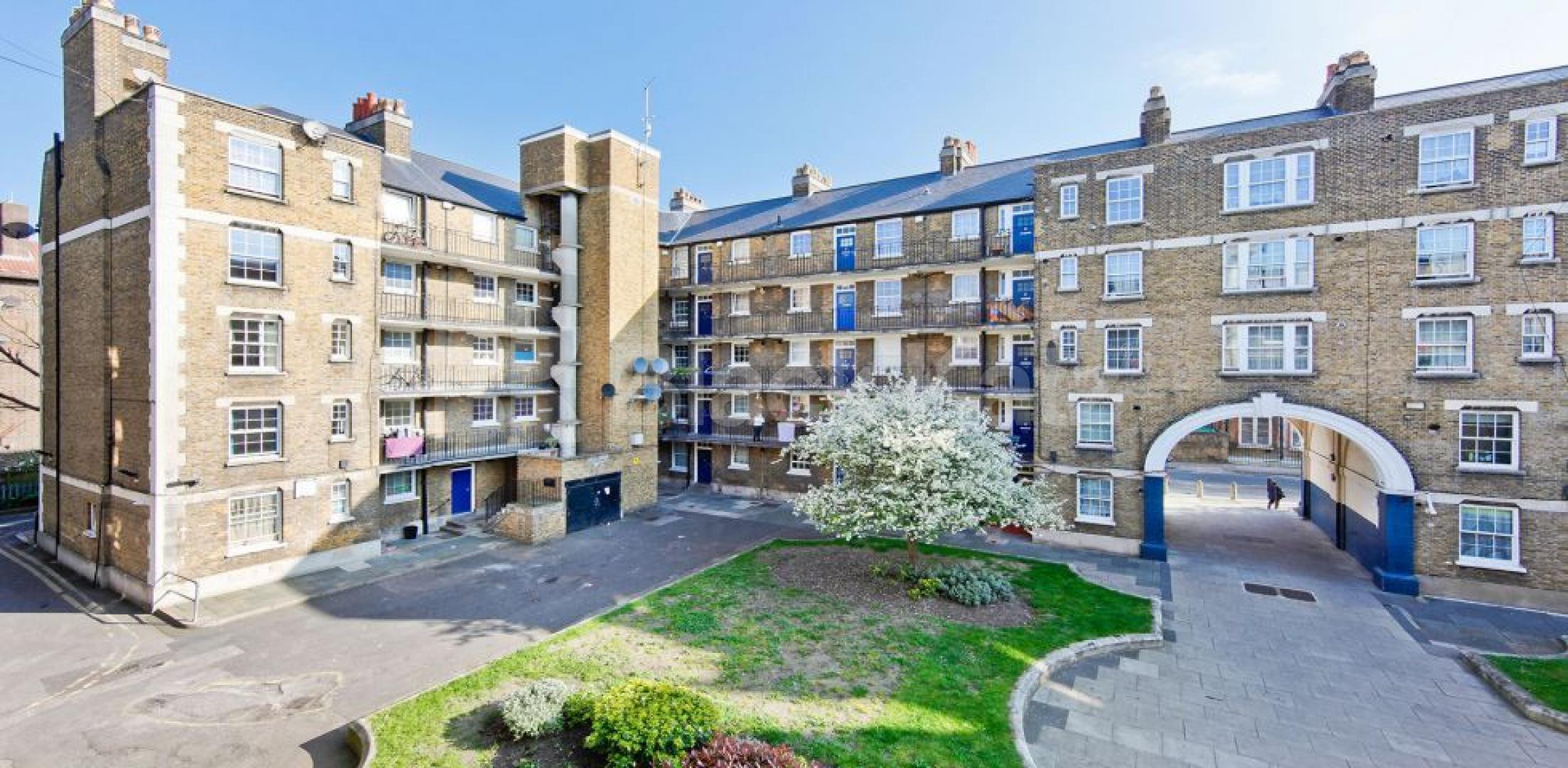generous bright & airy apartment with wooden floors throughout Pilton Place, Elephant and Castle 